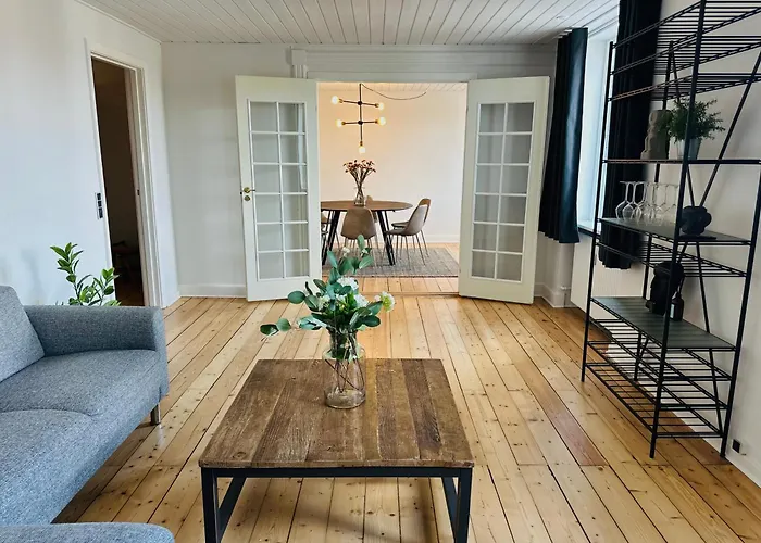 Central Og Rummelig Lejlighed I Vejle